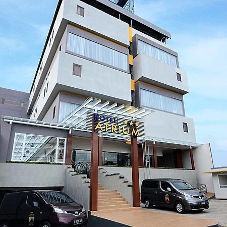 Atrium Premiere Cilacap Extérieur photo