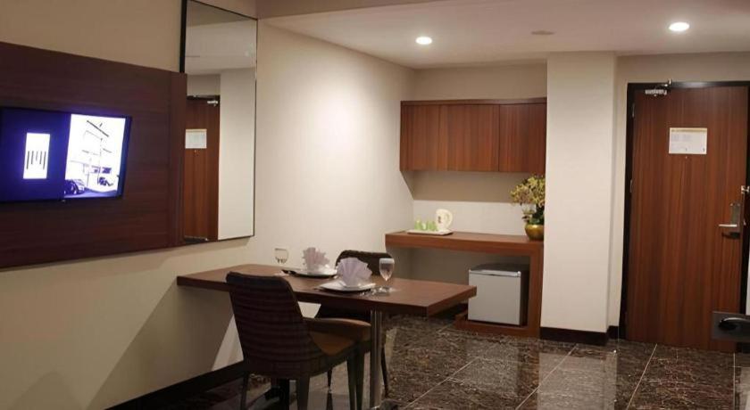 Atrium Premiere Cilacap Extérieur photo