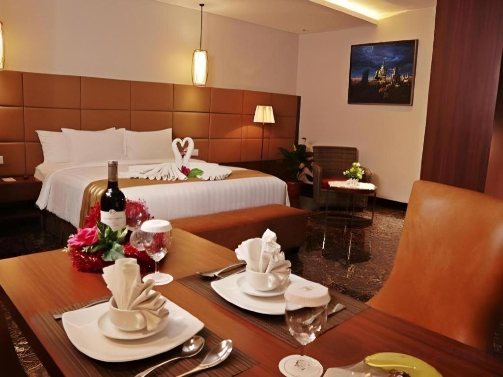 Atrium Premiere Cilacap Extérieur photo