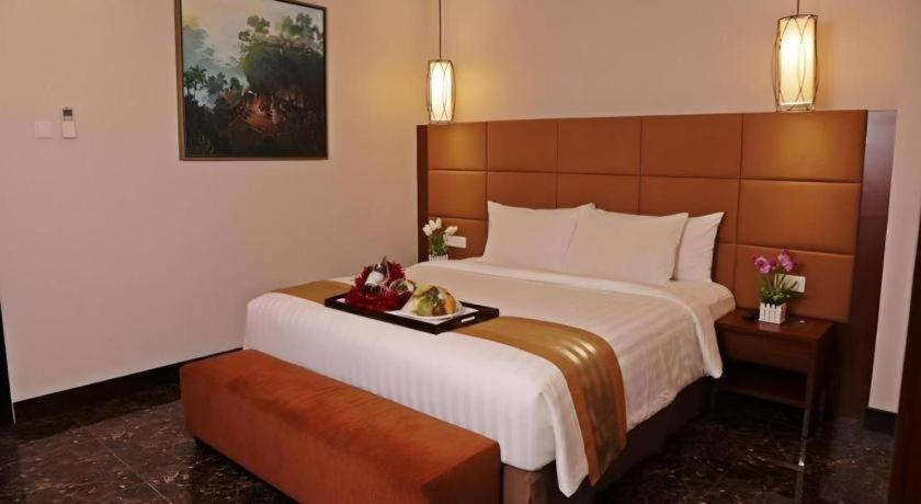 Atrium Premiere Cilacap Extérieur photo