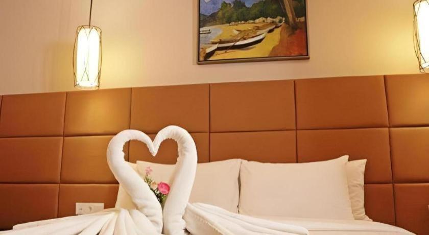 Atrium Premiere Cilacap Extérieur photo