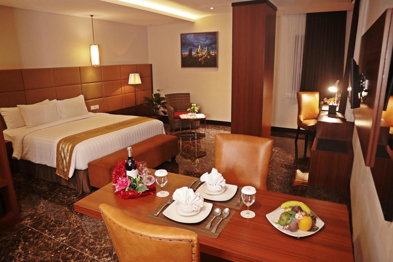 Atrium Premiere Cilacap Extérieur photo