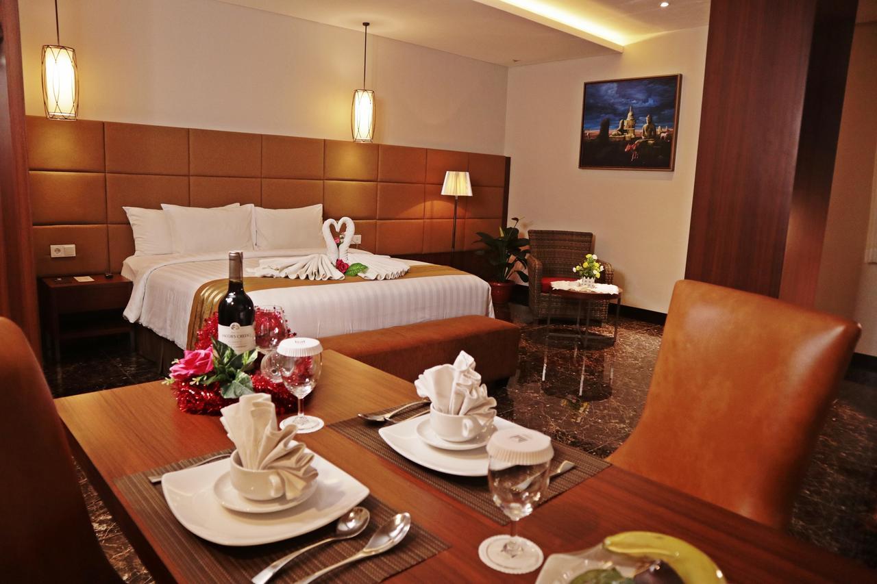 Atrium Premiere Cilacap Extérieur photo